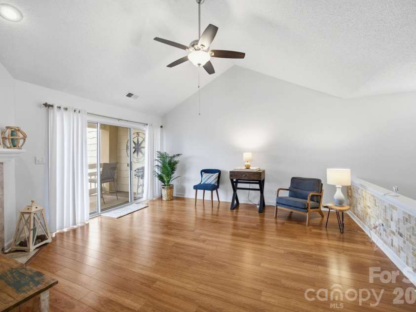 18009 Kings Point Drive, Cornelius, NC 28031.  MLS# CAR4389231, YatesRealty ID 17644. 