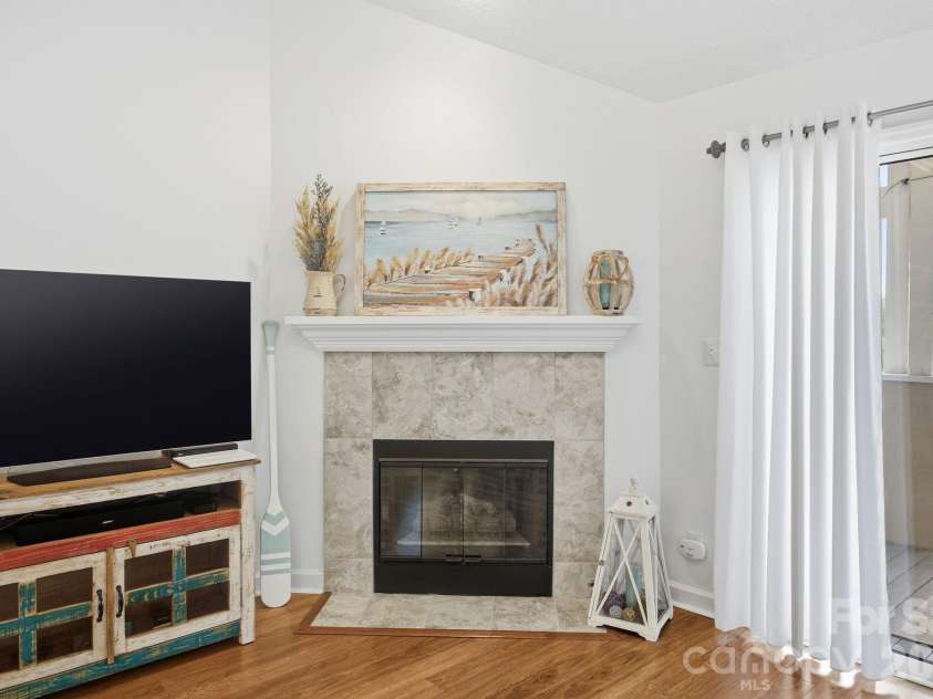 18009 Kings Point Drive, Cornelius, NC 28031.  MLS# CAR4389231, YatesRealty ID 17644. 