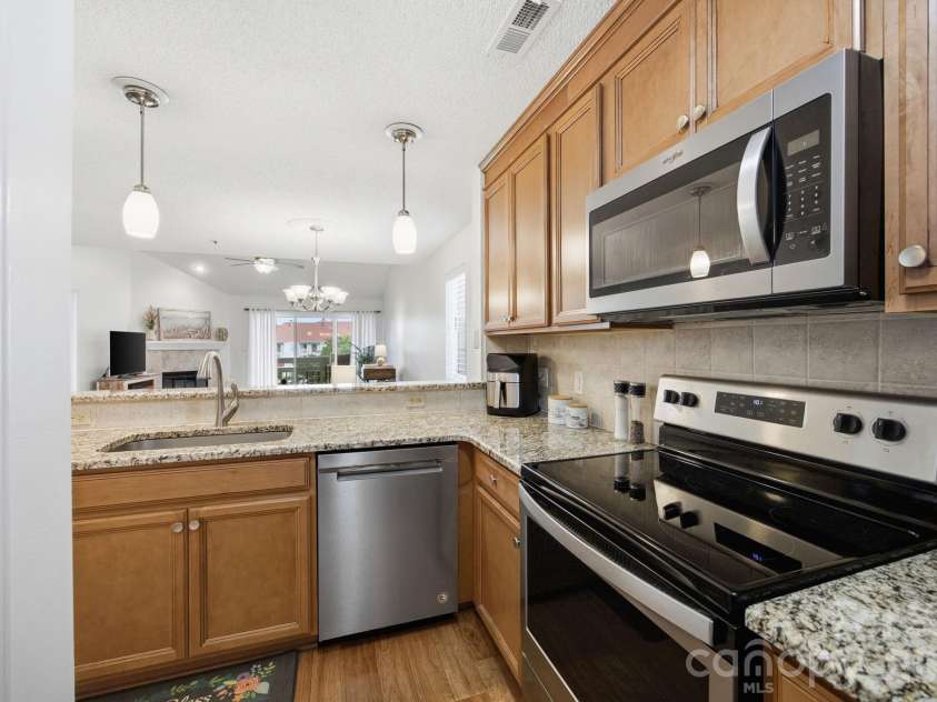 18009 Kings Point Drive, Cornelius, NC 28031.  MLS# CAR4389231, YatesRealty ID 17644. 