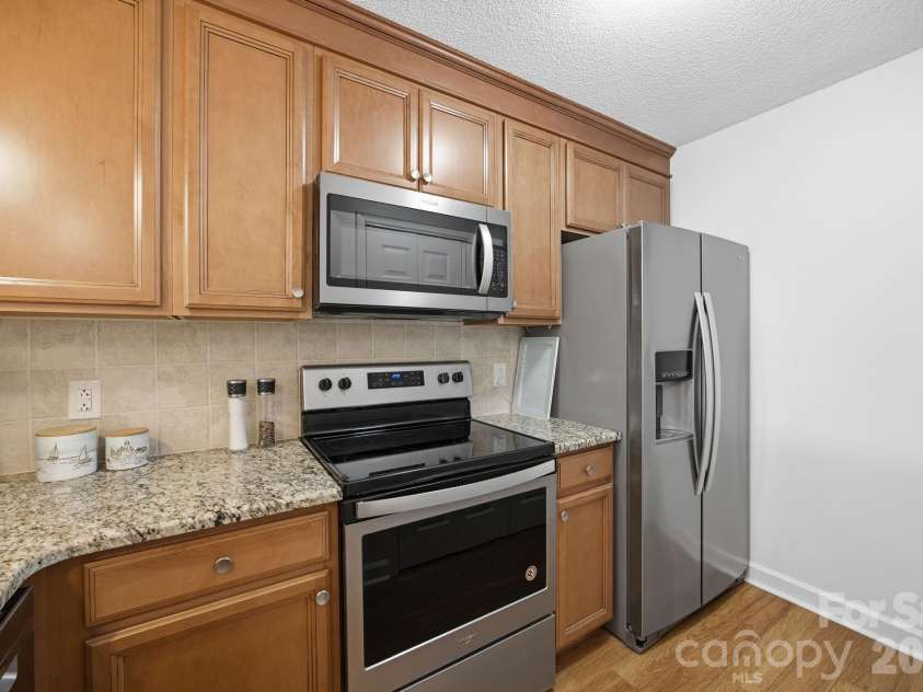 18009 Kings Point Drive, Cornelius, NC 28031.  MLS# CAR4389231, YatesRealty ID 17644. 