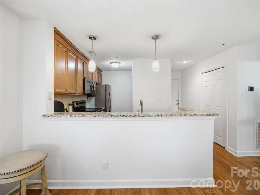 18009 Kings Point Drive, Cornelius, NC 28031.  MLS# CAR4389231, YatesRealty ID 17644. 