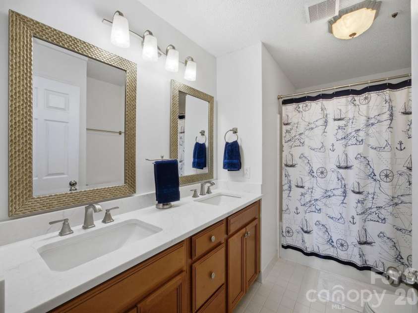 18009 Kings Point Drive, Cornelius, NC 28031.  MLS# CAR4389231, YatesRealty ID 17644. 