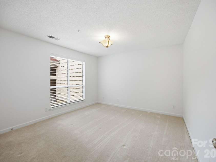 18009 Kings Point Drive, Cornelius, NC 28031.  MLS# CAR4389231, YatesRealty ID 17644. 