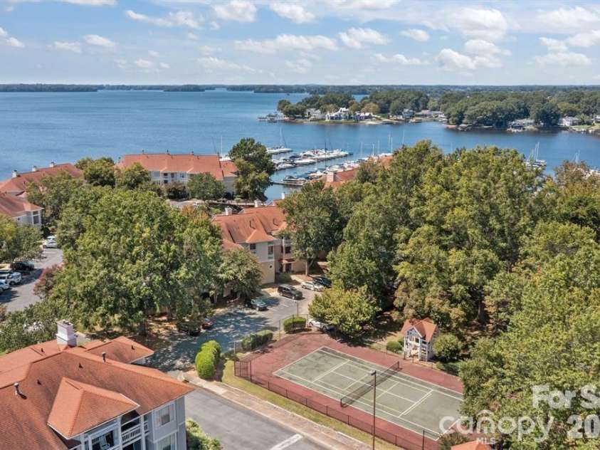 18009 Kings Point Drive, Cornelius, NC 28031.  MLS# CAR4389231, YatesRealty ID 17644. 