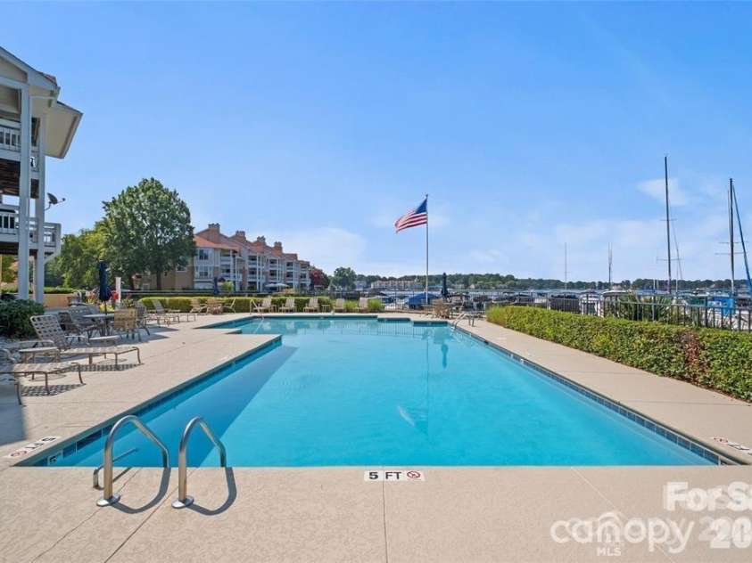 18009 Kings Point Drive, Cornelius, NC 28031.  MLS# CAR4389231, YatesRealty ID 17644. 
