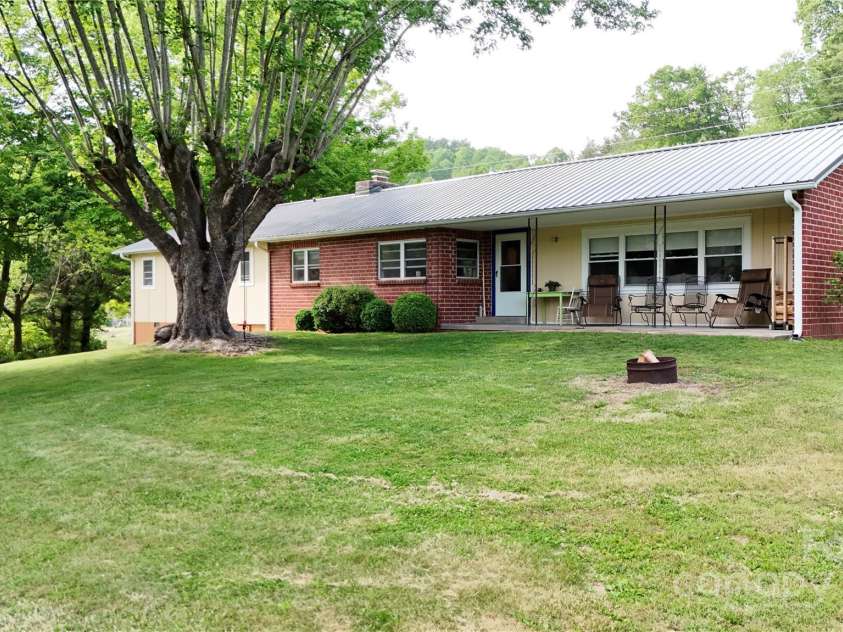 53 Windy Oaks Ridge, Burnsville, NC 28714.  MLS# CAR4259411, YatesRealty ID 17644. 