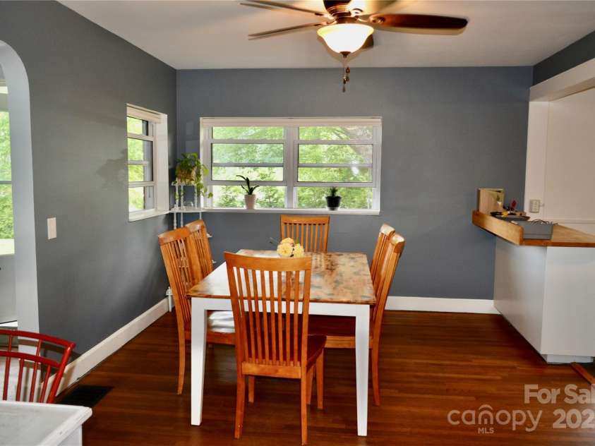 53 Windy Oaks Ridge, Burnsville, NC 28714.  MLS# CAR4259411, YatesRealty ID 17644. 