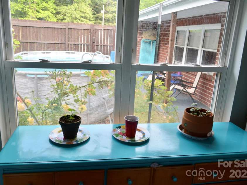 53 Windy Oaks Ridge, Burnsville, NC 28714.  MLS# CAR4259411, YatesRealty ID 17644. 