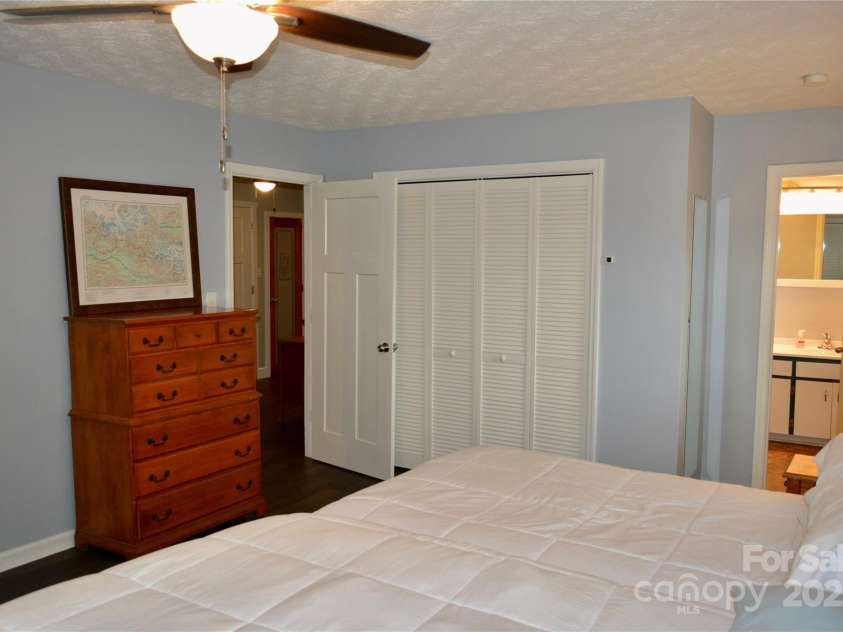 53 Windy Oaks Ridge, Burnsville, NC 28714.  MLS# CAR4259411, YatesRealty ID 17644. 