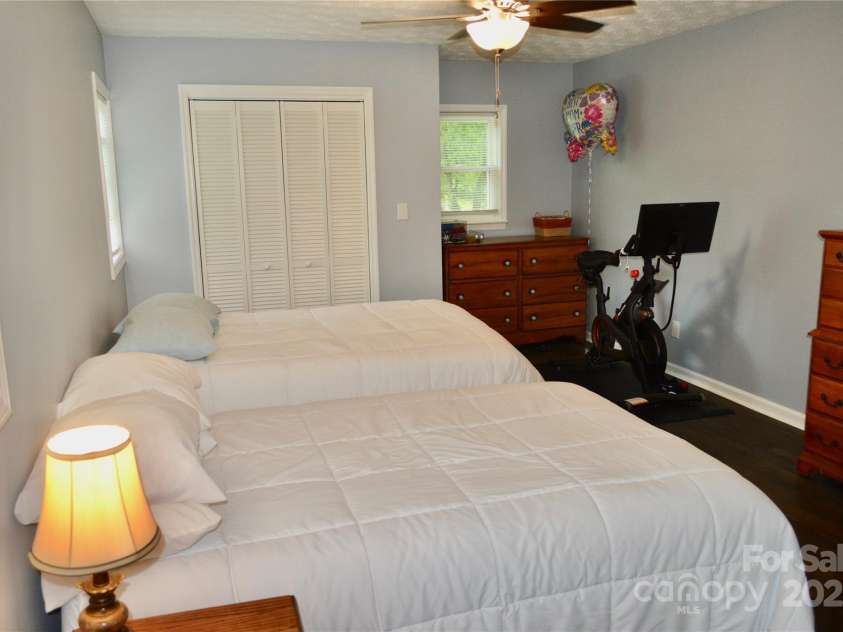 53 Windy Oaks Ridge, Burnsville, NC 28714.  MLS# CAR4259411, YatesRealty ID 17644. 