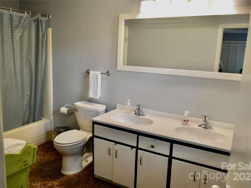 53 Windy Oaks Ridge, Burnsville, NC 28714.  MLS# CAR4259411, YatesRealty ID 17644. 