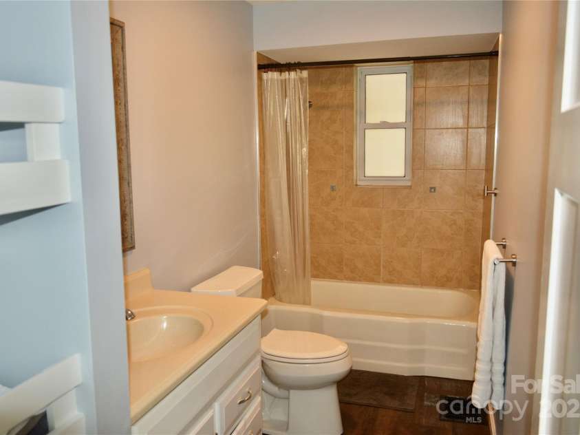 53 Windy Oaks Ridge, Burnsville, NC 28714.  MLS# CAR4259411, YatesRealty ID 17644. 