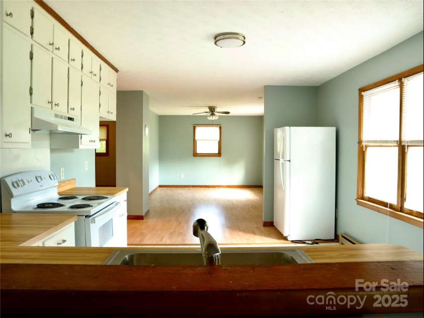 53 Windy Oaks Ridge, Burnsville, NC 28714.  MLS# CAR4259411, YatesRealty ID 17644. 