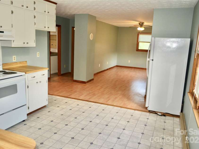 53 Windy Oaks Ridge, Burnsville, NC 28714.  MLS# CAR4259411, YatesRealty ID 17644. 