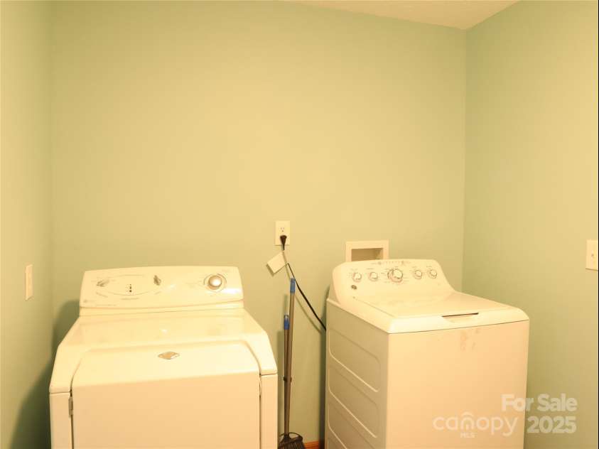 53 Windy Oaks Ridge, Burnsville, NC 28714.  MLS# CAR4259411, YatesRealty ID 17644. 