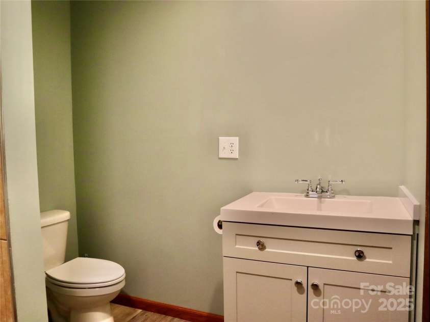 53 Windy Oaks Ridge, Burnsville, NC 28714.  MLS# CAR4259411, YatesRealty ID 17644. 