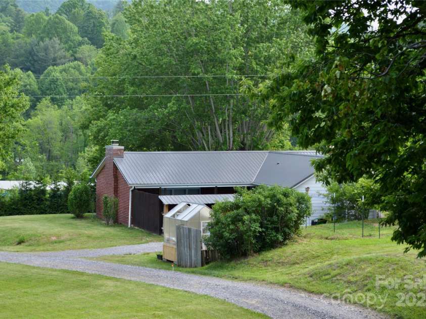 53 Windy Oaks Ridge, Burnsville, NC 28714.  MLS# CAR4259411, YatesRealty ID 17644. 