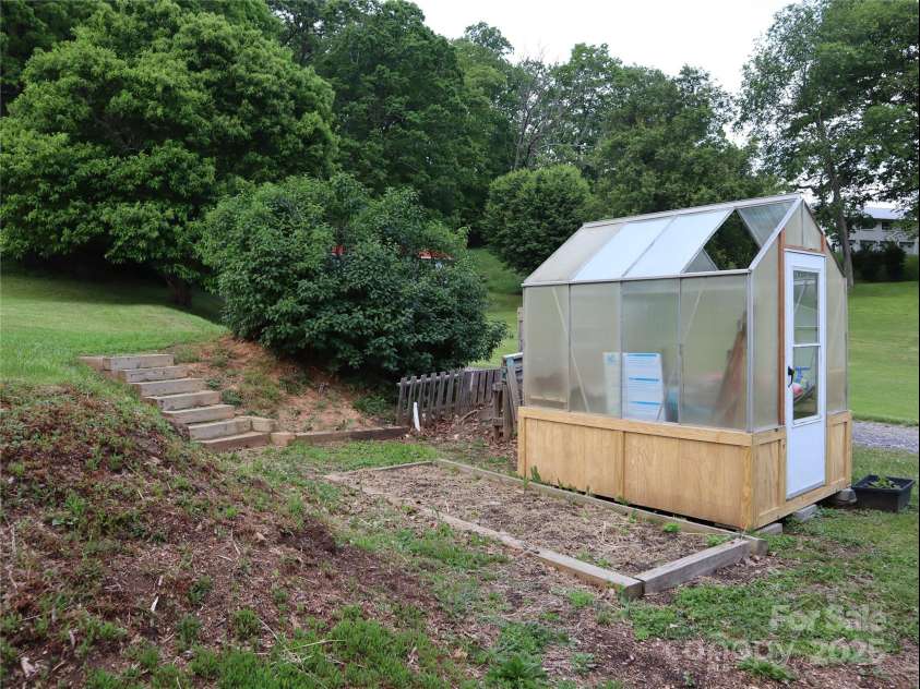 53 Windy Oaks Ridge, Burnsville, NC 28714.  MLS# CAR4259411, YatesRealty ID 17644. 