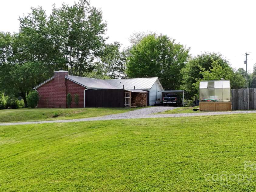 53 Windy Oaks Ridge, Burnsville, NC 28714.  MLS# CAR4259411, YatesRealty ID 17644. 