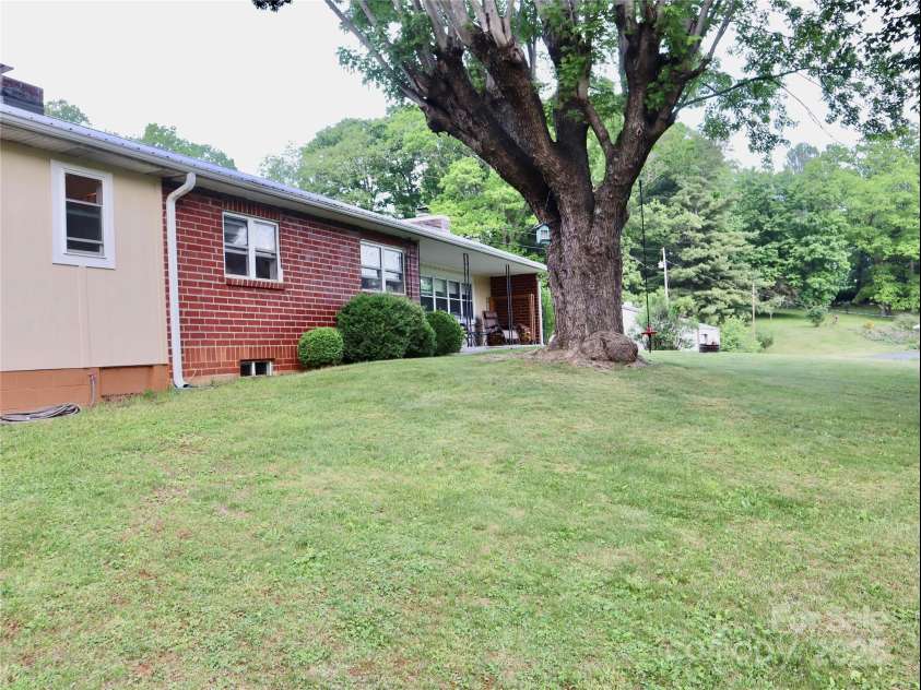 53 Windy Oaks Ridge, Burnsville, NC 28714.  MLS# CAR4259411, YatesRealty ID 17644. 