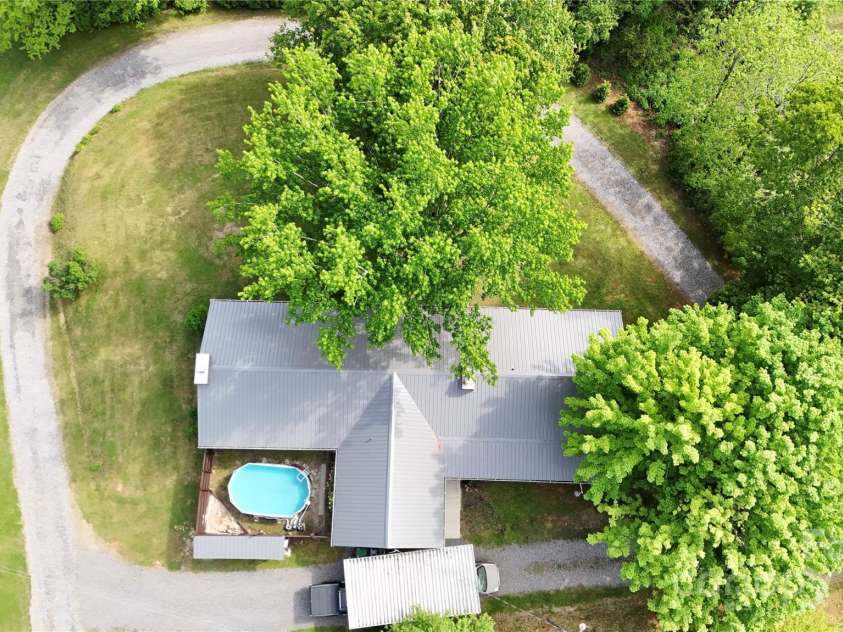 53 Windy Oaks Ridge, Burnsville, NC 28714.  MLS# CAR4259411, YatesRealty ID 17644. 