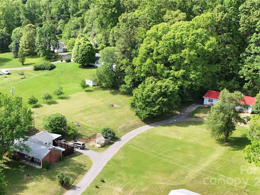 53 Windy Oaks Ridge, Burnsville, NC 28714.  MLS# CAR4259411, YatesRealty ID 17644. 