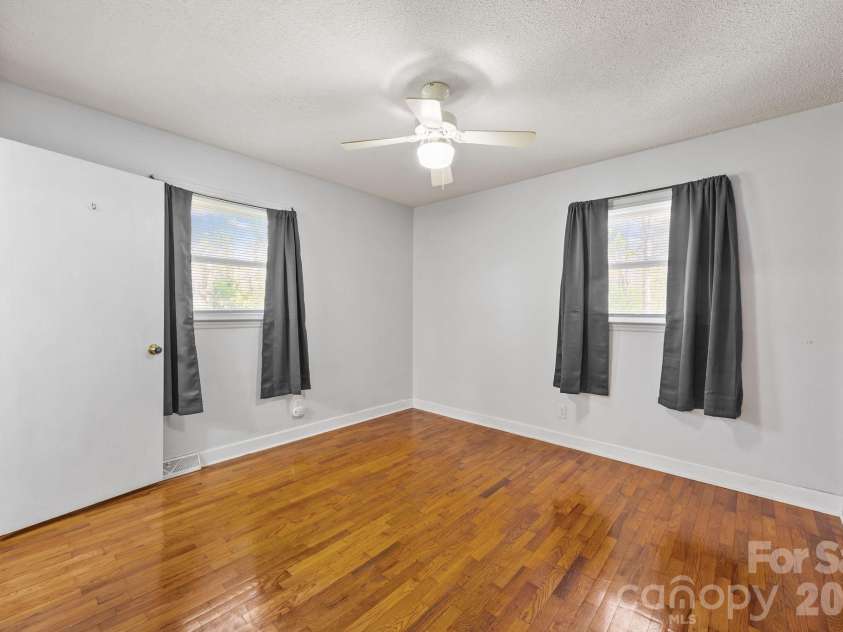 1009 Union Terrace, Gastonia, NC 28056.  MLS# CAR4359754, YatesRealty ID 17645. 