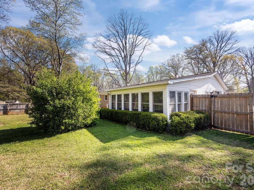 1009 Union Terrace, Gastonia, NC 28056.  MLS# CAR4359754, YatesRealty ID 17645. 