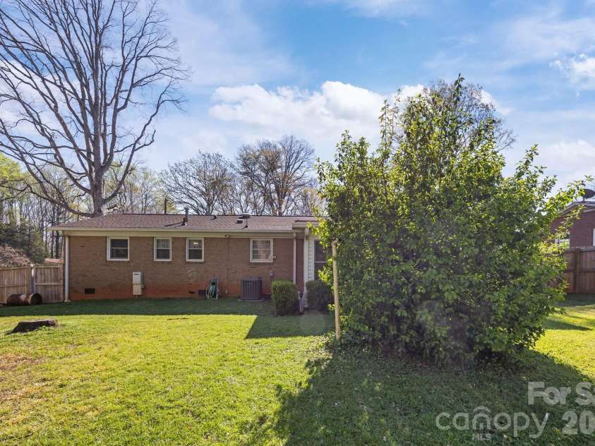 1009 Union Terrace, Gastonia, NC 28056.  MLS# CAR4359754, YatesRealty ID 17645. 
