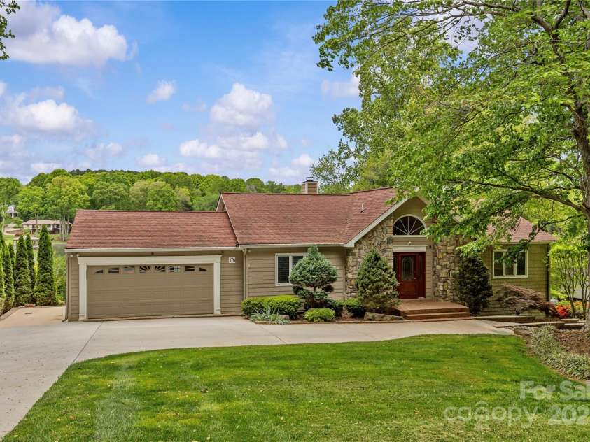376 Oak Tree Road, Mooresville, NC 28117.  MLS# CAR4247932, YatesRealty ID 17645. 