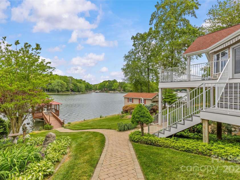 376 Oak Tree Road, Mooresville, NC 28117.  MLS# CAR4247932, YatesRealty ID 17645. 