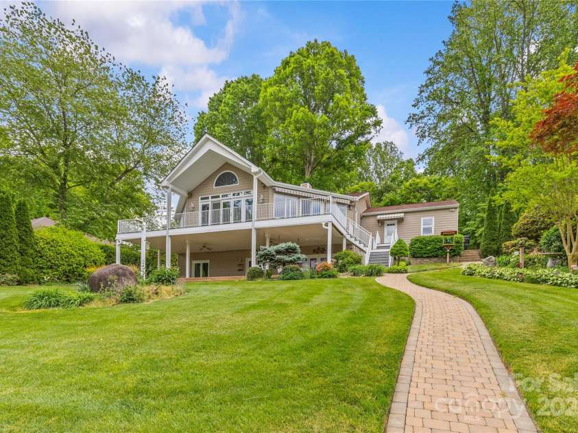 376 Oak Tree Road, Mooresville, NC 28117.  MLS# CAR4247932, YatesRealty ID 17645. 