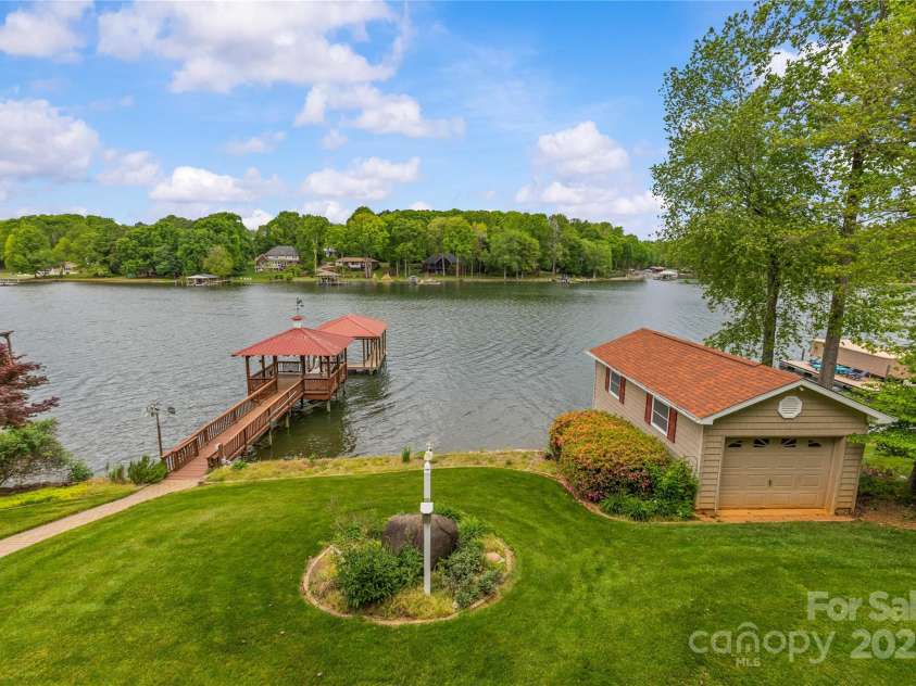 376 Oak Tree Road, Mooresville, NC 28117.  MLS# CAR4247932, YatesRealty ID 17645. 