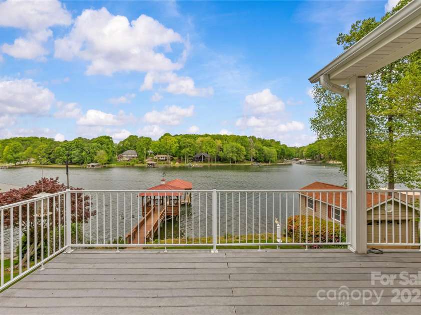 376 Oak Tree Road, Mooresville, NC 28117.  MLS# CAR4247932, YatesRealty ID 17645. 