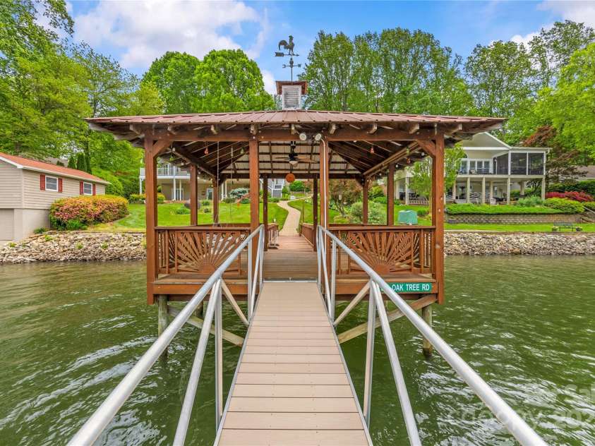 376 Oak Tree Road, Mooresville, NC 28117.  MLS# CAR4247932, YatesRealty ID 17645. 