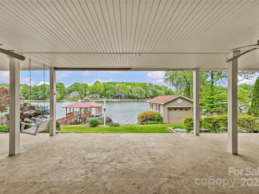376 Oak Tree Road, Mooresville, NC 28117.  MLS# CAR4247932, YatesRealty ID 17645. 