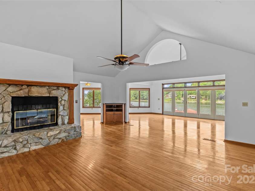 376 Oak Tree Road, Mooresville, NC 28117.  MLS# CAR4247932, YatesRealty ID 17645. 