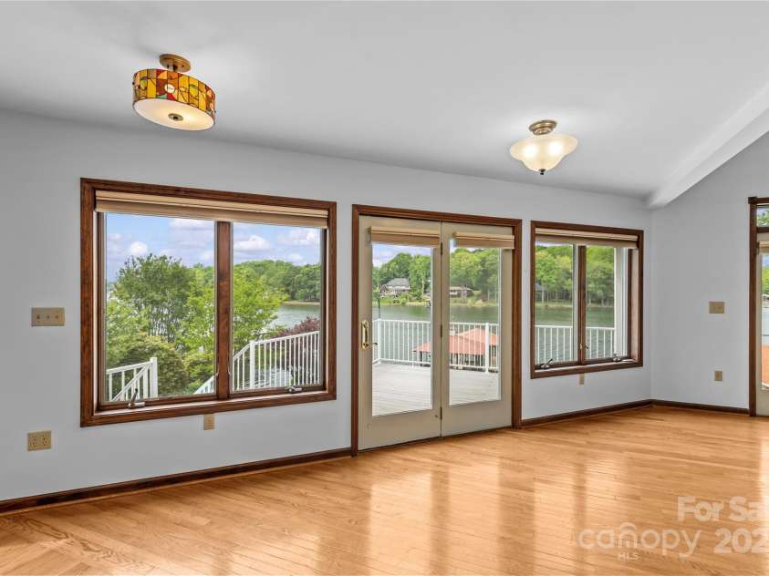 376 Oak Tree Road, Mooresville, NC 28117.  MLS# CAR4247932, YatesRealty ID 17645. 