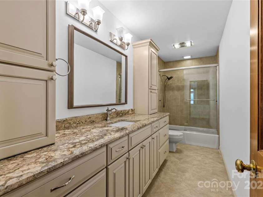 376 Oak Tree Road, Mooresville, NC 28117.  MLS# CAR4247932, YatesRealty ID 17645. 