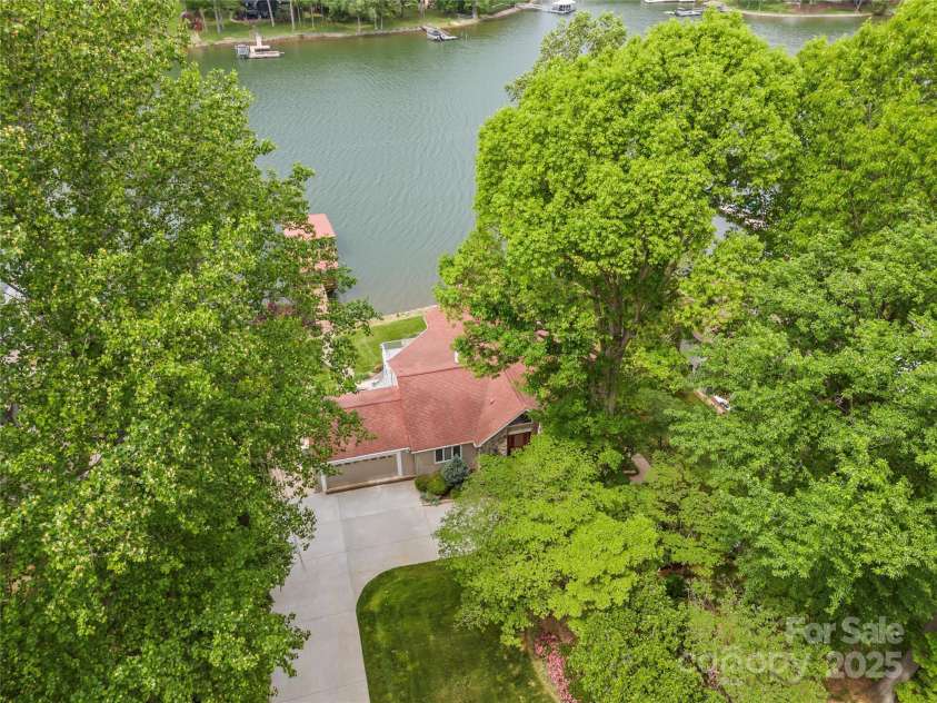 376 Oak Tree Road, Mooresville, NC 28117.  MLS# CAR4247932, YatesRealty ID 17645. 