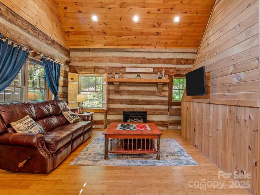 18 Lennox Road, Landrum, SC 29356.  MLS# CAR4253831, YatesRealty ID 17646. 