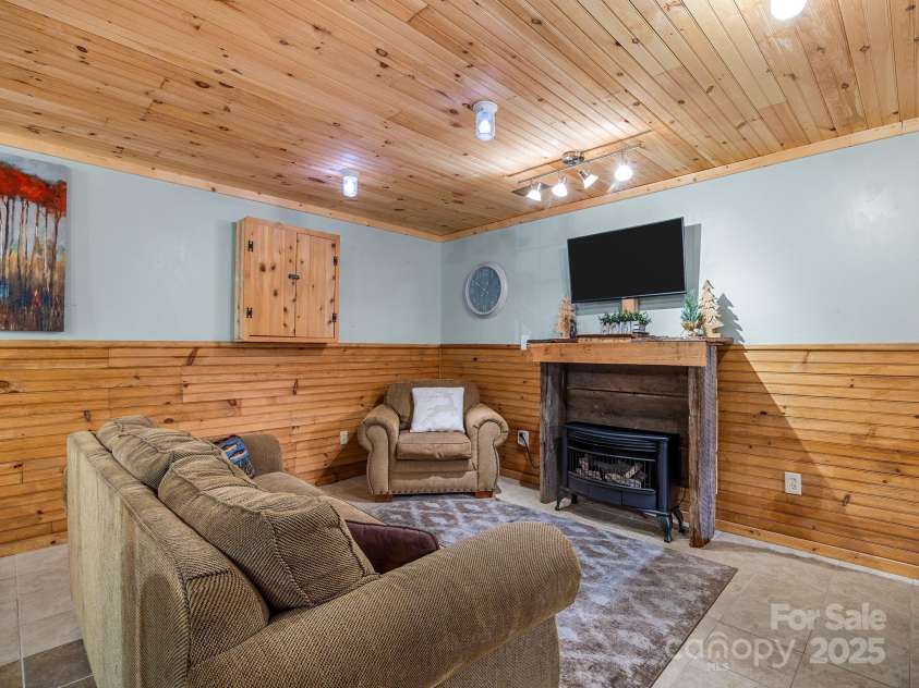 18 Lennox Road, Landrum, SC 29356.  MLS# CAR4253831, YatesRealty ID 17646. 