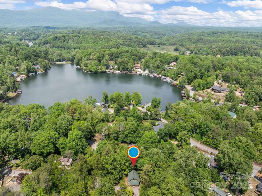 18 Lennox Road, Landrum, SC 29356.  MLS# CAR4253831, YatesRealty ID 17646. Proximity to first basin of the beautiful Lake Lanier.