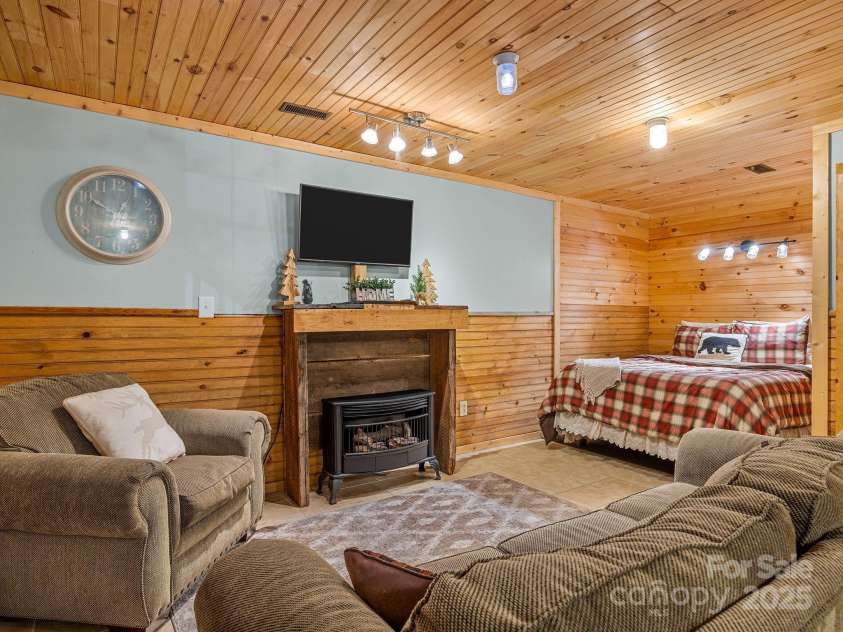 18 Lennox Road, Landrum, SC 29356.  MLS# CAR4253831, YatesRealty ID 17646. Second gas 