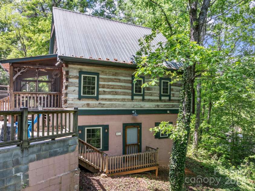 18 Lennox Road, Landrum, SC 29356.  MLS# CAR4253831, YatesRealty ID 17646. Side of the home showing entrance to the basement.