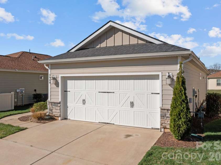 5968 Pier Drive, Denver, NC 28037.  MLS# CAR4359194, YatesRealty ID 17647. 