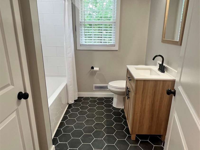 800 Charles Road, Shelby, NC 28150.  MLS# CAR4260878, YatesRealty ID 17648. 