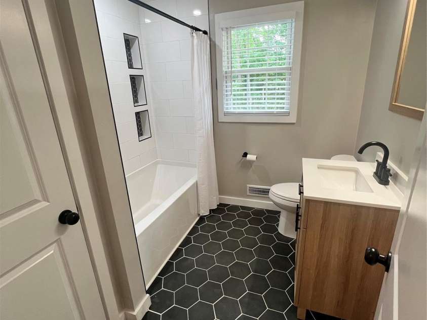 800 Charles Road, Shelby, NC 28150.  MLS# CAR4260878, YatesRealty ID 17648. 