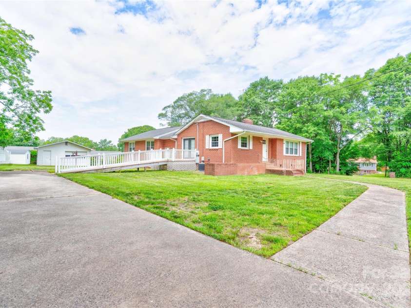 800 Charles Road, Shelby, NC 28150.  MLS# CAR4260878, YatesRealty ID 17648. FRONT VIEW