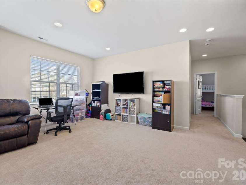 327 Hawks Creek Parkway, Fort Mill, SC 29708.  MLS# CAR4360891, YatesRealty ID 17649. Bonus room 